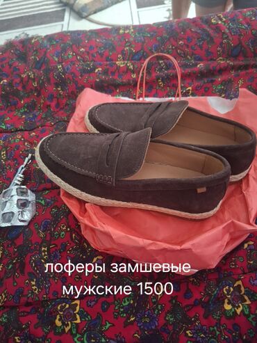 лофер 38: Мужские замшевые лоферы коричневого цвета. Отличаются удобной посадкой