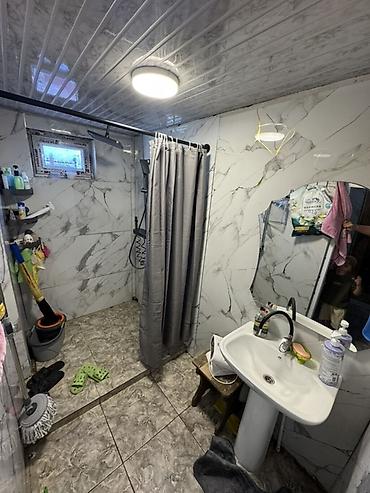 Продажа барачных домов: Продаётся жилой дом барачного типа в г. Кант 血， Дом включает: — 4 — 3