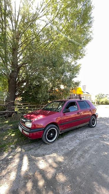 Другие детали салона: Интерьер автомобиля Volkswagen Golf III, демонстрирующий водительское — 11