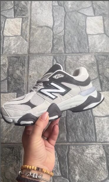 Patike: New Balance 9060 patike

Novo
Brojevi 36 do 40

fb Moja Kupovina 1 — 16