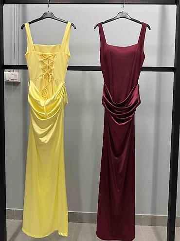 iris: Elegantna duga haljina sa korset leđima
3400 din
S M L — 3