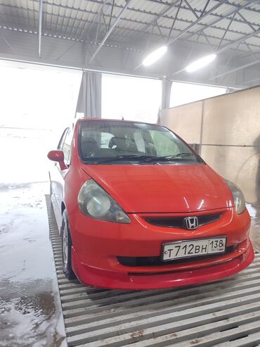 красный фит: Honda Fit: 2002 г., 1.3 л, Автомат, Бензин