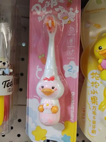 детская щетка: Детская зубная щетка Duckbill Baby с фигурной ручкой-утенком - Для — 1