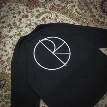 свитер черный: Свитшоты от POLAR Есть в размере XL, 2XL Ткань приятная и принты