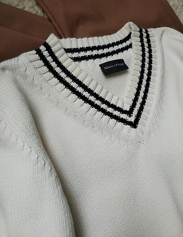 pull i bear: Marco O Polo džemper bele boje sa natpisom brenda na etiketi napred — 4