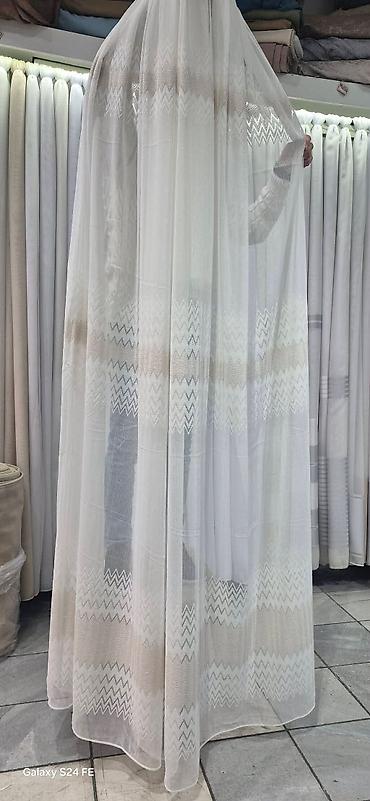 Zavese i draperije: Poluprozirne zavese – bela i krem varijanta, sa tkanoj prugom/dekorom — 48