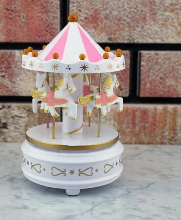 котики в добрые руки: Oyuncaq musiqili karusel. - Dizayn: Klassik karusel forması, 4 at