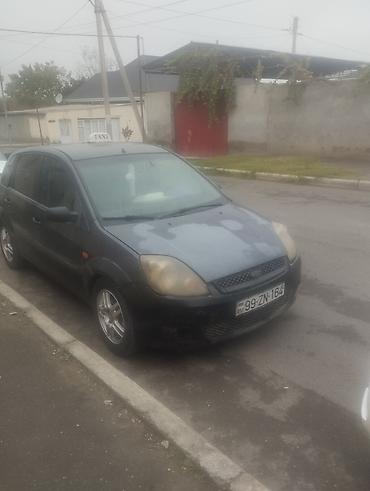 Ford: Ford Fiesta hatchback (5 qapı) - Rəng: tünd göy - Kuzov: kompakt — 1