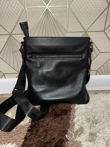 туп: Сумка через плечо Emporio Armani, черная - Материал: фактурная черная — 2