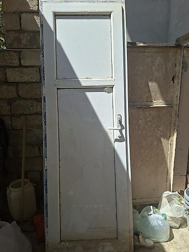 Plastik (PVC) giriş/qapı bölməsi - Material: ağ rəngli PVC/profil -