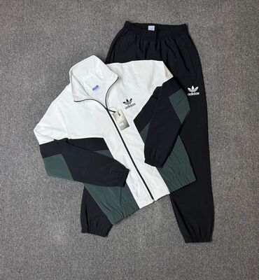 пальто зимнее с мехом: Комплект спортивного костюма Adidas, состоящий из куртки и брюк