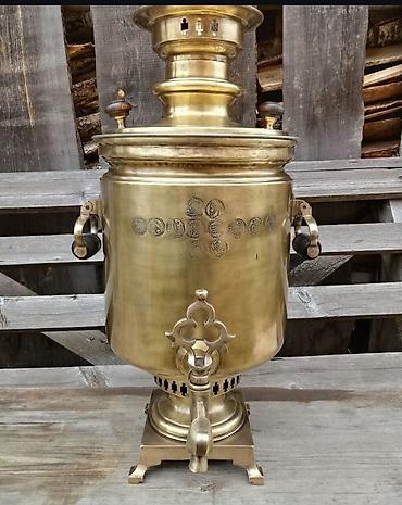 Samovarlar: Mövzu: Pirinç kömürlü samovar – klassik rus üslubu Təsvir: - — 1