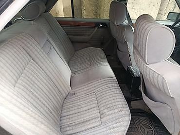 byd destroyer o5: Mercedes-Benz E 200: 2 l | 1992 il Sedan — 8