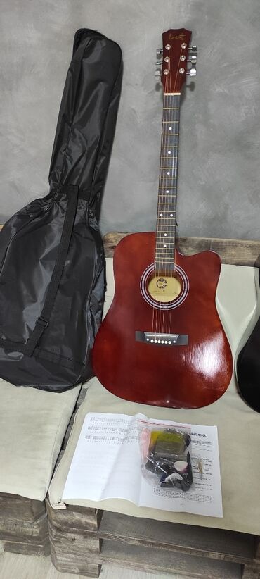 струны для акустической гитары: Продаю новую акустическую гитару 41 в комплекте чехол, ремень, струны