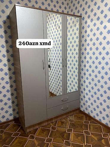 taxta rəf: Üçqapılı paltar dolabı - Rəng: boz (ön hissədə iki ədəd güzgülü qapı) — 1