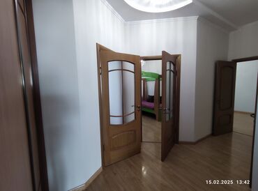 Долгосрочная аренда квартир: 3 комнаты, Риэлтор, Без подселения, С мебелью полностью — 16