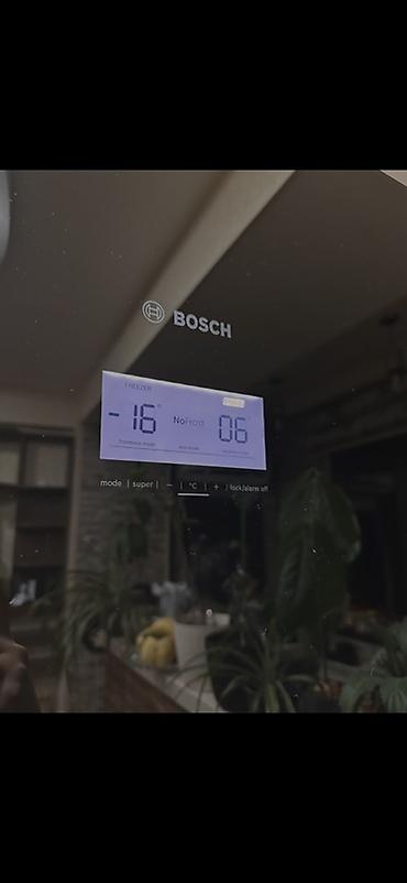 Mətbəx texnikası: Bosch iki qapılı soyuducu (aşağıda dondurucu) – qara şüşə fasad — 2