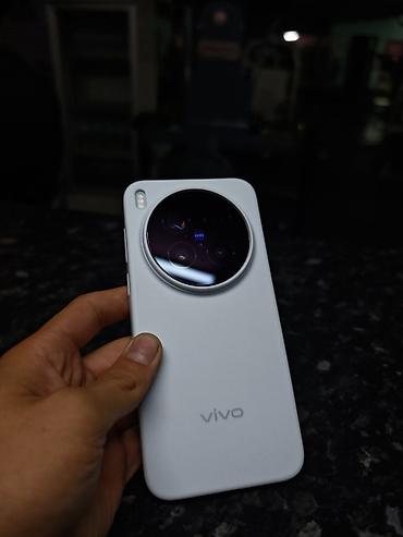 vivo x70 pro: Vivo X300 Pro, Б/у, 256 ГБ, цвет - Белый — 1