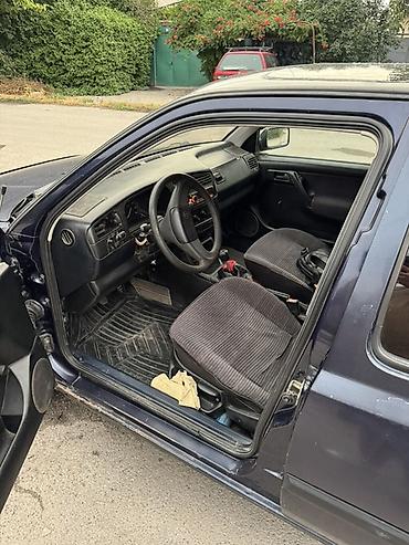 гура: Volkswagen Golf: 1994 г., 1.8 л, Механика, Бензин, Хэтчбэк — 4