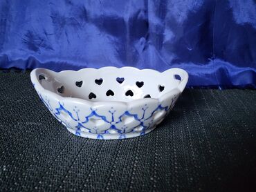 Ostalo posuđe: Porcelanska nova,vintaz korpica. Korpica bez ostecenja,sve na njoj — 1