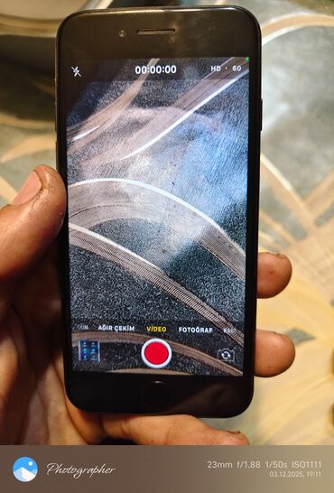 Apple iPhone: IPhone 7, Jet Black, Barmaq izi — 3