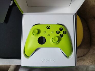 купить xbox one: Xbox oyun konsulu. Yenidir, istifadə olunmayıb. Yoxlamaq üçün qutu