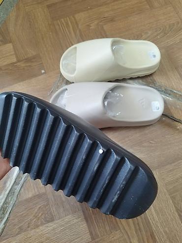 Sandale i papuče: Original Nike i Adidas jeezy slide u kutiji 3500 din. L — 2