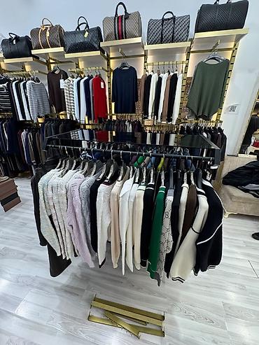 paltolar ve kurtkalar model: Qadın geyim və aksesuar butik kolleksiyası - Geyim: klassik və — 2