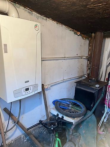 Продажа коттеджей и домов: 🏡 Продается уютный двухэтажный дом в ж/м Ак-Тилек! ✨ Отличный вариант — 4