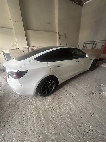топаз авто: Tesla Model 3, ağ mirvari rəng, elektrik sedan. Amerikadan yüngül — 4
