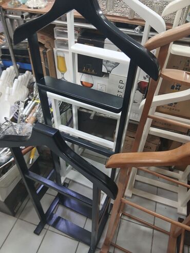 Ev üçün digər mebel: Bu, paltarların səliqəli saxlanması üçün nəzərdə tutulmuş taxta — 3