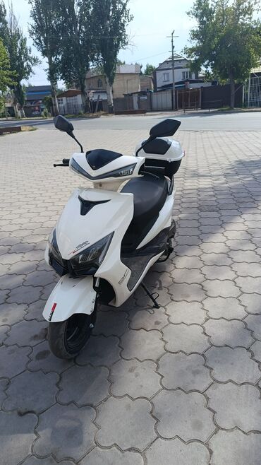 Скутеры: Скутер M8, 125 куб. см, Бензин, Б/у