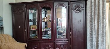купить мебель для кафе бу: Продаю Стенку, хорошем состоянии