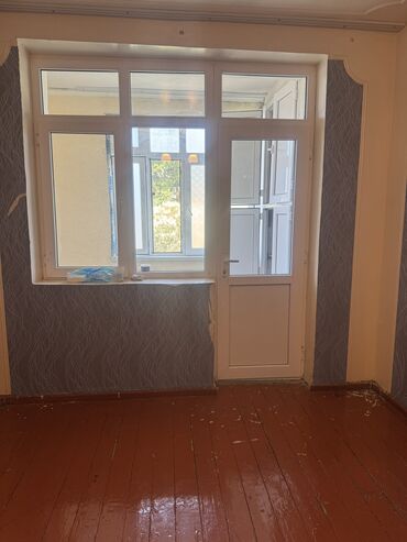 otaq qapisi: İşlənmiş Plastik qapı Plintus ilə, Ünvandan götürmə