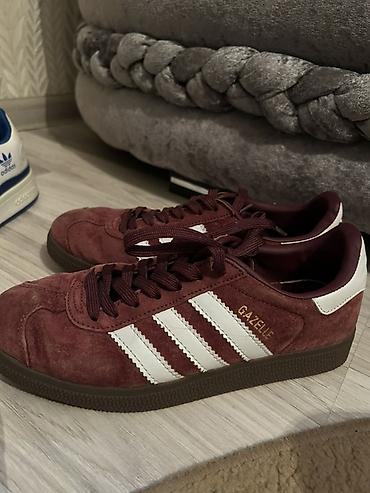 biostat n 60: Adidas Gazelle idman ayaqqabısı 38 razmer geyinilib — 2