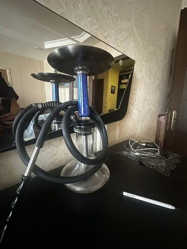 Qəlyan, vayp və aksesuarları: Nargilə dəsti - Materiallar: şüşə kolba, metal boşqab və şaxta