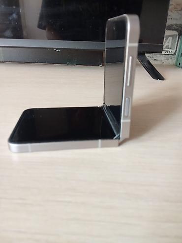 flip 7: Samsung Galaxy Z Flip6, Б/у, 256 ГБ, цвет - Серебристый, 1 SIM, eSIM — 4