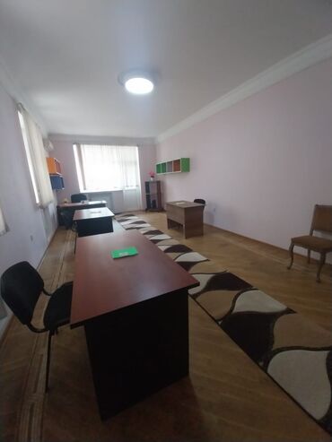 Ofislər: Ofis sahəsi – tam mebellə Təsvir: - Geniş və işıqlı ofis planı: bir — 4