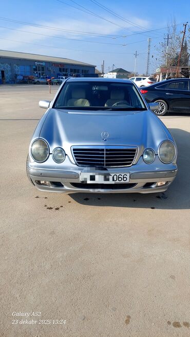 Mercedes-Benz: Mercedes-Benz E 240: 2.4 l | 2000 il Sedan — 4