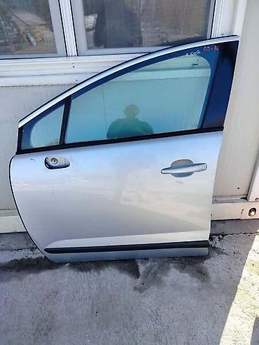ajkula auto: PREDNJA LEVA VRATA 09-16 SIVA ZA PEUGEOT 5008 OD 2009. DO 2016. GOD — 1