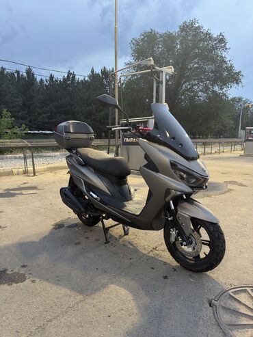 Скутеры: Макси скутер Yamaha, 180 куб. см, Бензин, Новый