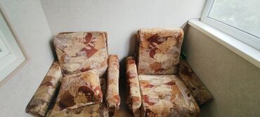 продаю офисные стулья: Продается 2 кресла