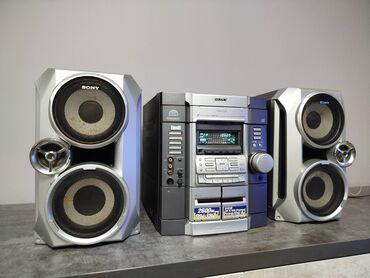 камеры для авто: Продаю SONY музыкальный центр есть AUX есть и другие муз центры
