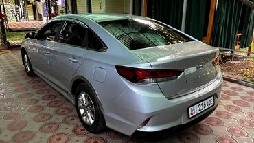елентра хундай: Hyundai Sonata, серебристый седан. Кузов и дизайн: - Эффектная