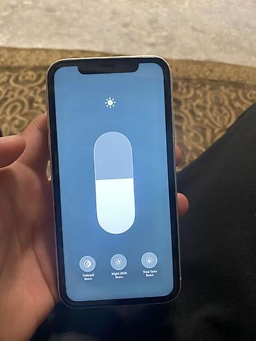 Apple iPhone: IPhone 11, Б/у, 128 ГБ, Белый, Чехол, 72 % — 11