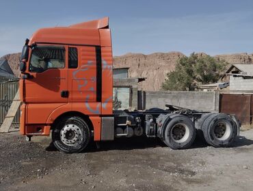 домкрат на степ: Тягач, Howo, Контейнеровоз