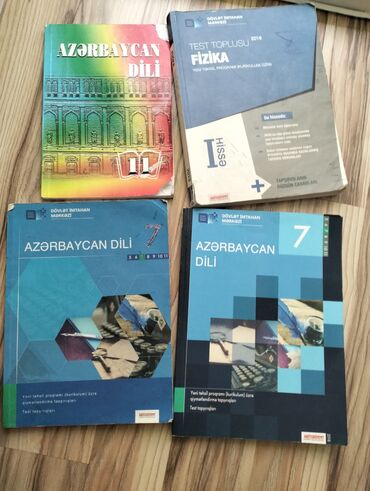 Toy paltarları və aksesuarları: 5-10 MANATA kitablar işlenmiş amma seliqeli
070-277-71-66