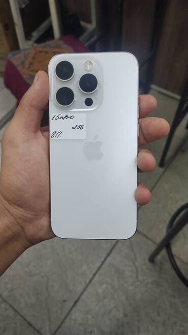 Apple iPhone: IPhone 15 Pro, Б/у, 256 ГБ, White Titanium, Защитное стекло, 81 %