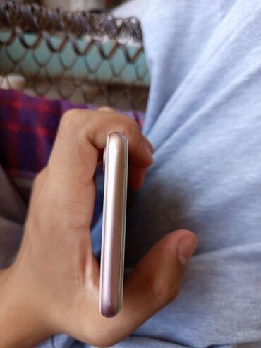айфон адаптер: IPhone 8, Алтын