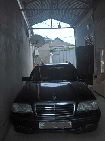 mercedes vito 7 1: Qara rəngli, universal Mercedes-Benz avtomobili. Bu model rahat